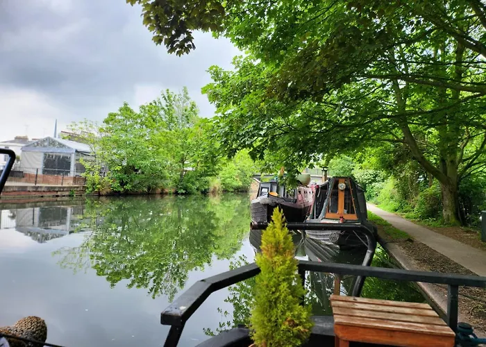 Lovely Canal Boat In Little Venice For Family & Friends