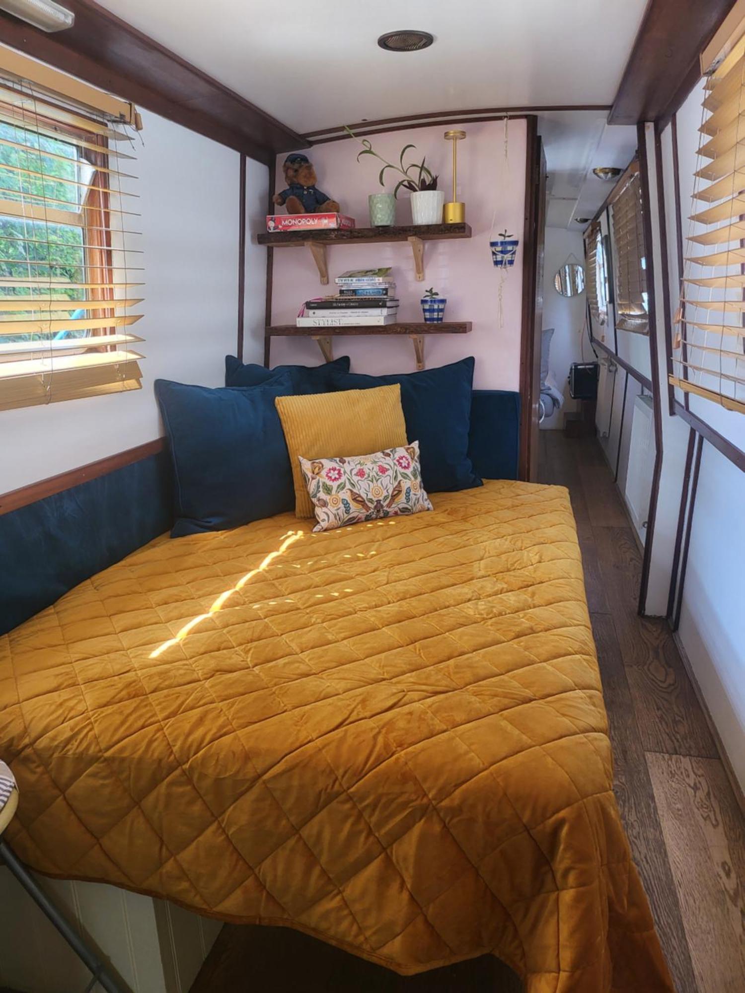 Lovely Canal Boat In Little Venice For Family & Friends London