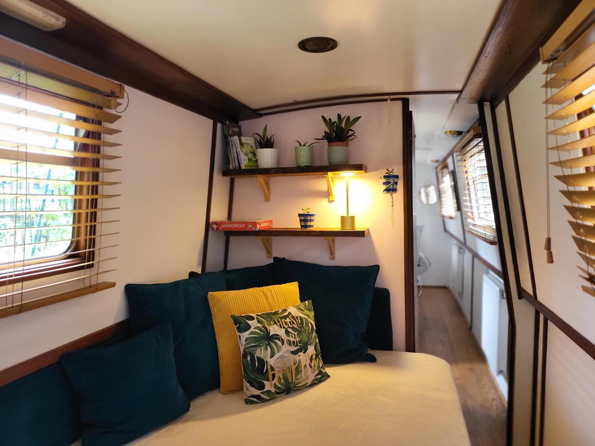 Lovely Canal Boat In Little Venice For Family & Friends London